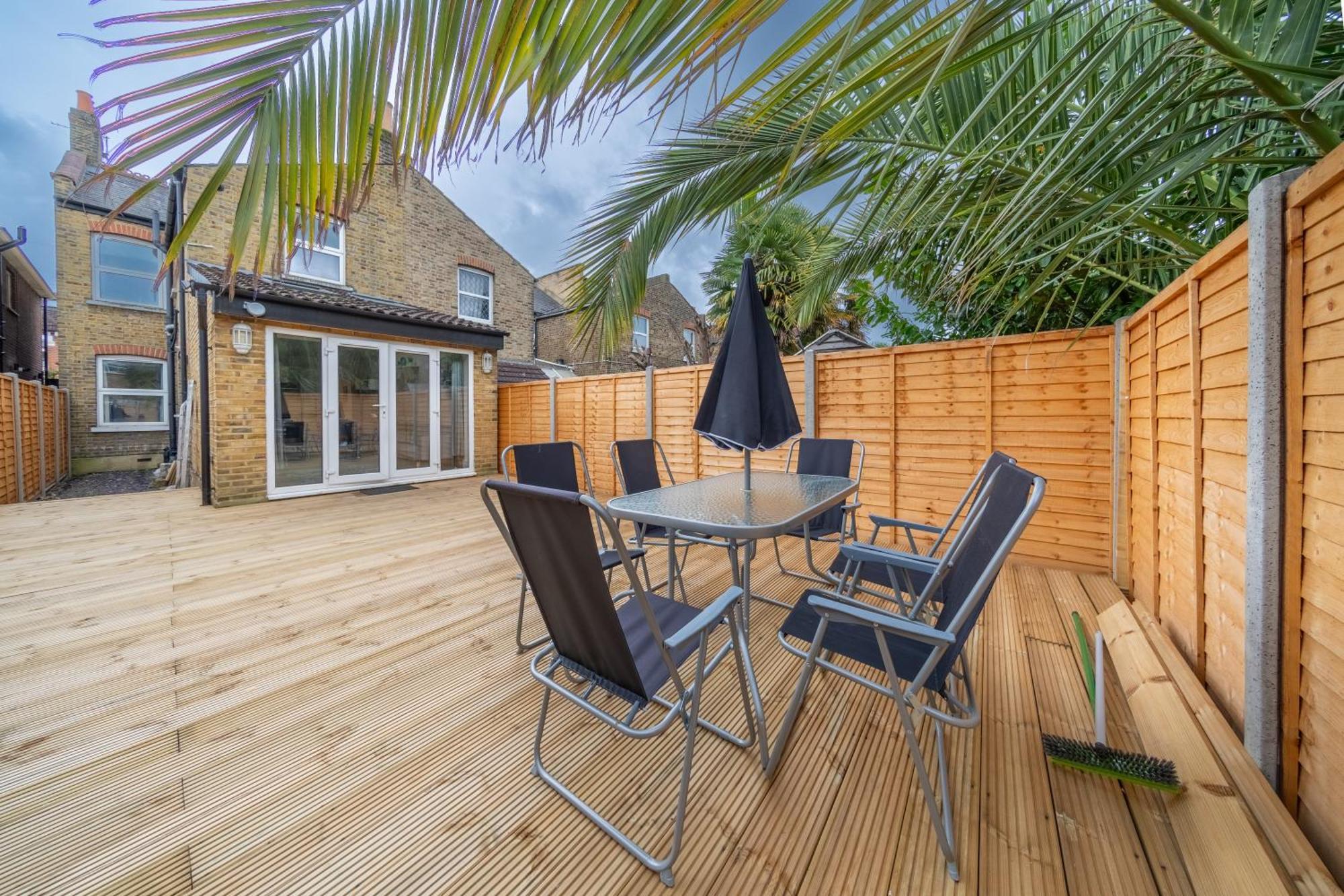 Beautiful 2 Bedroom With Private Garden In Wimbledon - Minutes From Central Londra Dış mekan fotoğraf