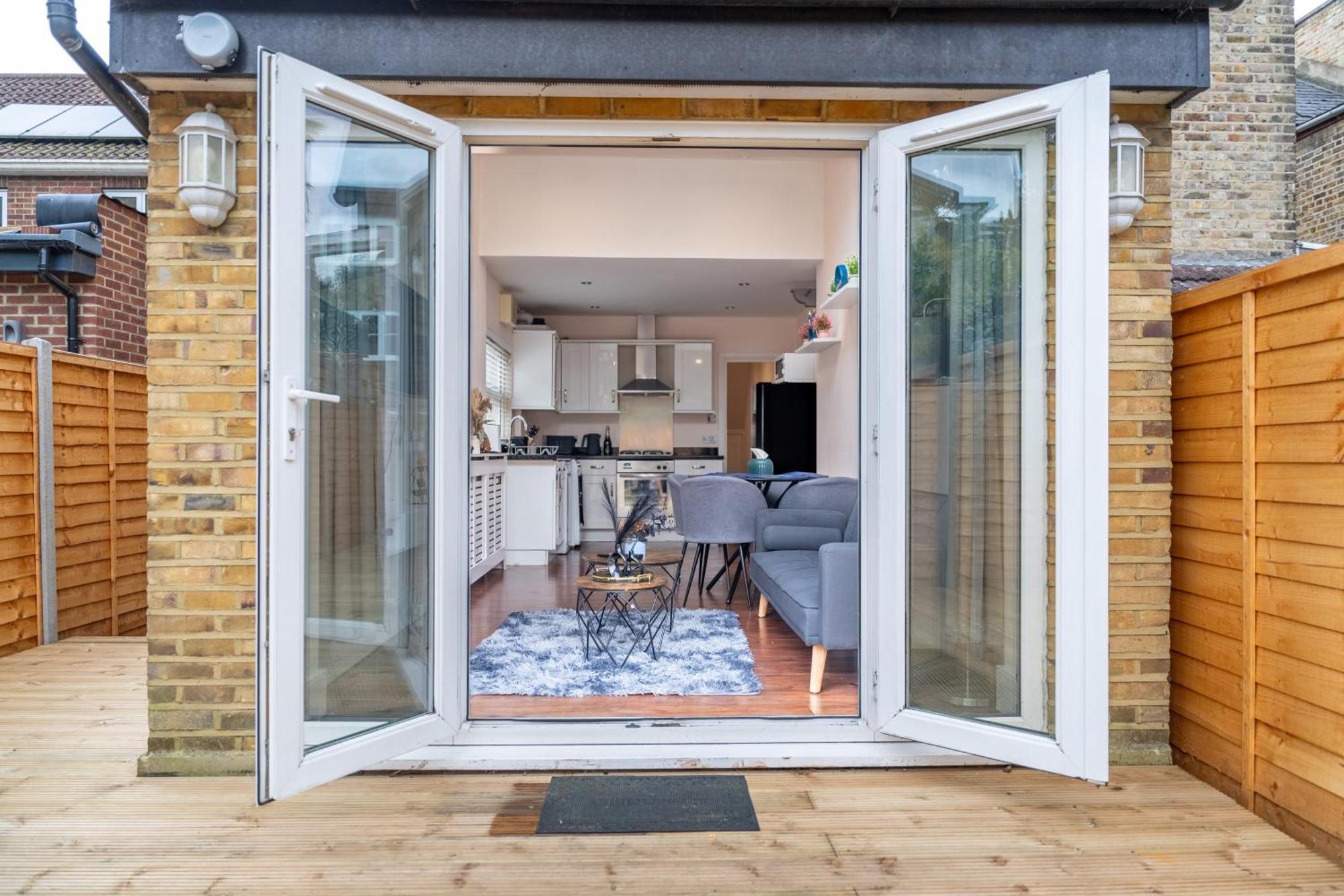 Beautiful 2 Bedroom With Private Garden In Wimbledon - Minutes From Central Londra Dış mekan fotoğraf