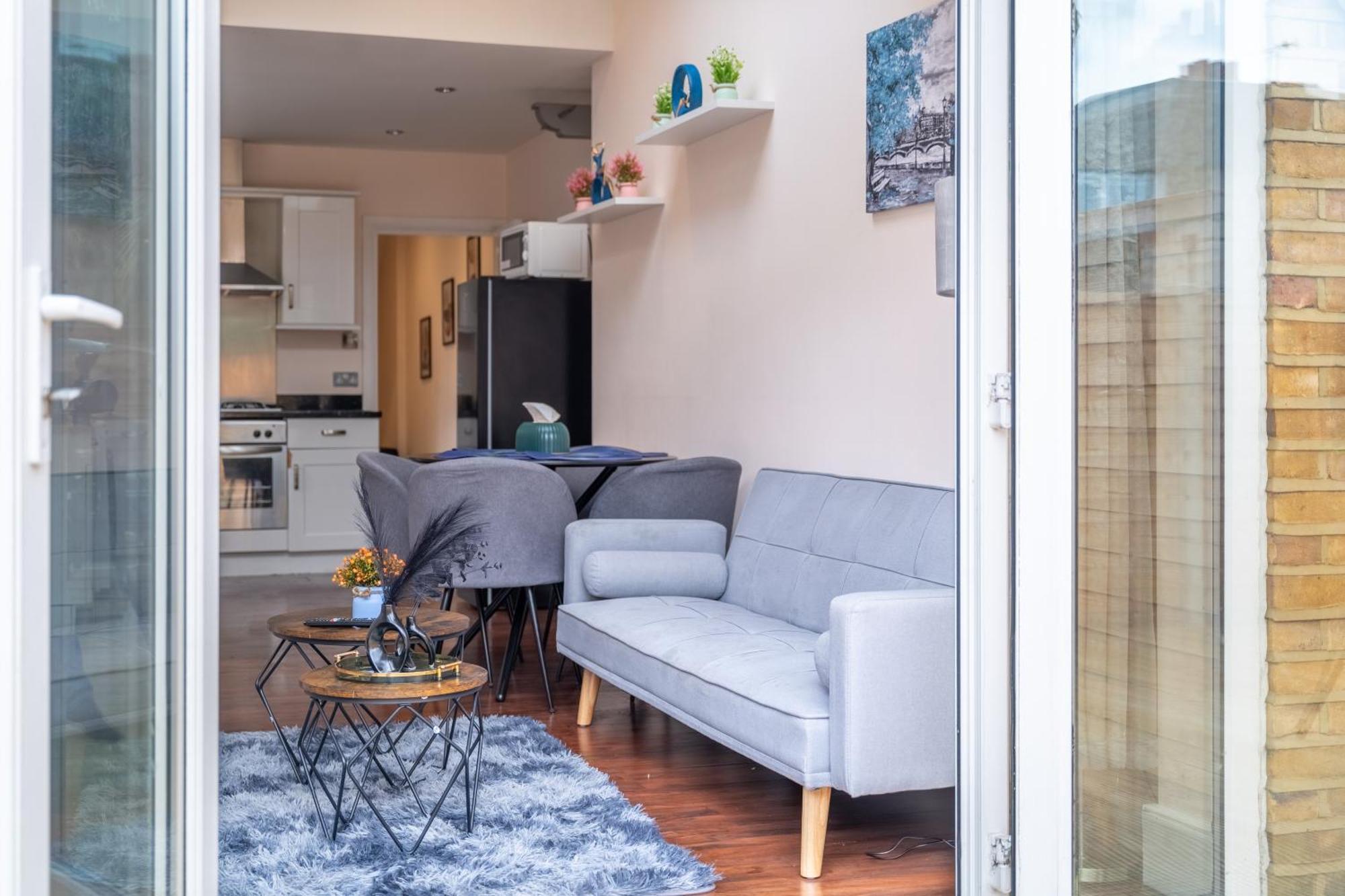 Beautiful 2 Bedroom With Private Garden In Wimbledon - Minutes From Central Londra Dış mekan fotoğraf